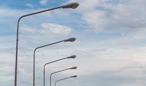 Street lights switch off in the name of repair in Akola city | दुरुस्तीच्या नावाखाली पथदिवे बंद; मुख्य मार्ग अंधारात