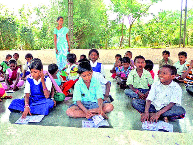 Students in Shrinath Mhaskba's School of Sugar Learn Lessons of Learning | ‘श्रीनाथ म्हस्कोबा’च्या साखर शाळेत विद्यार्थी गिरवतात शिक्षणाचे धडे