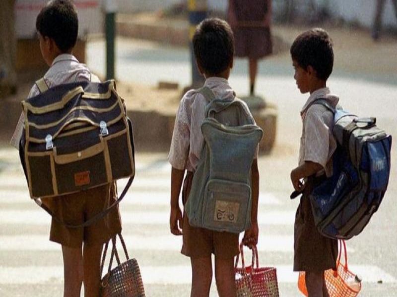 Adarsh schools to be 'School bag free' every Saturday | आदर्श शाळांचा प्रत्येक शनिवार होणार ‘दप्तरमुक्त’