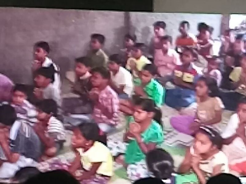 Public Welfare Committee's initiative for slums children | जनकल्याण समितीचा उपक्रम : जळगावात झोपडपट्टीतील मुलांना देशभक्तीसह संस्काराचे सिंचन