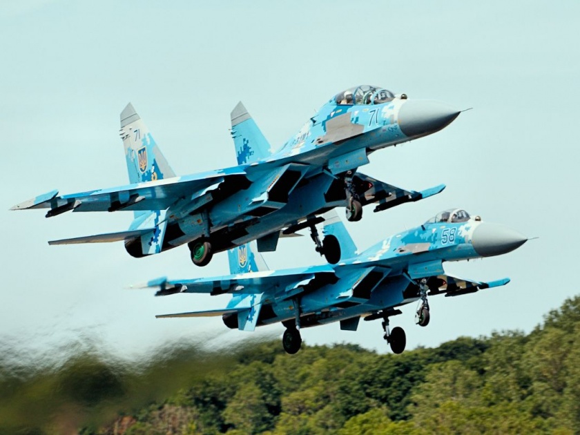 The fighter aircraft flew into America and Russia on black sea, the distance of only five feet | काळया समुद्रावर अमेरिका आणि रशियाचे फायटर विमान भिडले