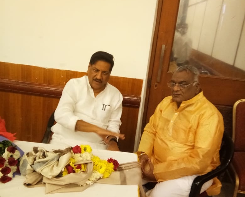 Former Chief Minister Prithviraj Chavan and Subodh Sawaji discussions in Aurangabad | माजी मुख्यमंत्री पृथ्वीराज चव्हाण व सुबोध सावजी यांची औरंगाबादेत चर्चा