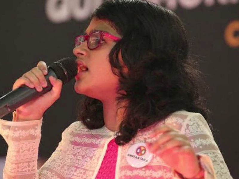 seventh standard girl from dubai sings songs in 80 langauges | सातवीत शिकणारी ही चिमुकली गाते ८० भाषेत गाणी