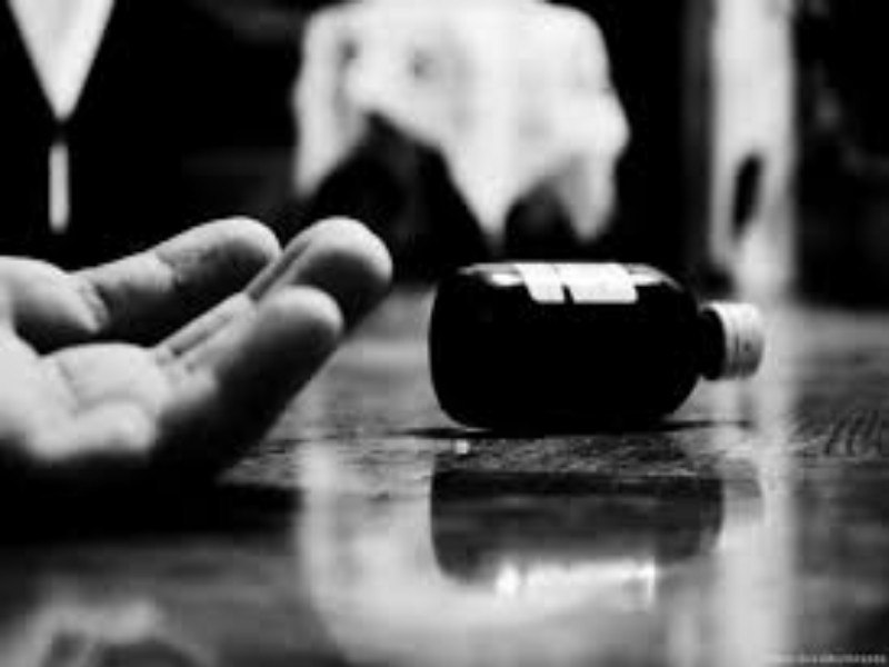 Youth commits suicide by drunk poisoning medicine | मोशीत विषारी औषध प्राशन करुन तरुणाची आत्महत्या