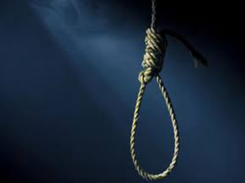 crime registred against two accused for force committing suicide | आत्महत्येस प्रवृत्त केल्याप्रकरणी दोघांविरोधात गुन्हा