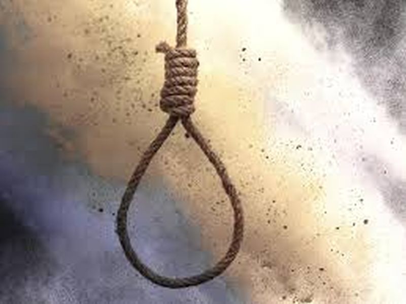  Suicide of married women; Crime against all four! | विवाहितेची गळफास घेऊन आत्महत्या; चौघांविरुद्ध गुन्हा!