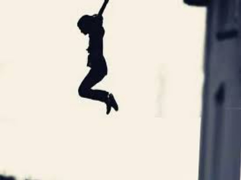 girl Suicide by jumping from terrace at Kasba Peth | कसबा पेठ येथे युवतीची टेरेसवरुन उडी मारुन आत्महत्या