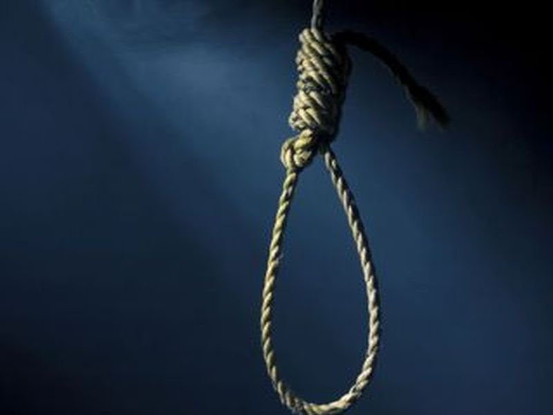 unknown person Suicide taking hang him self to shop shutter | दुकानाच्या शटरला अज्ञात इसमाची गळफास घेऊन आत्महत्या