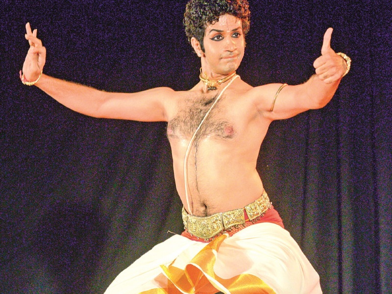 Sudarshan astra dance festival in Pune | ‘सुदर्शन’अस्त्राचा पुण्यात कलाविष्कार; नृत्य महोत्सवातून देव-देविकांचे उलगडले सौंदर्य