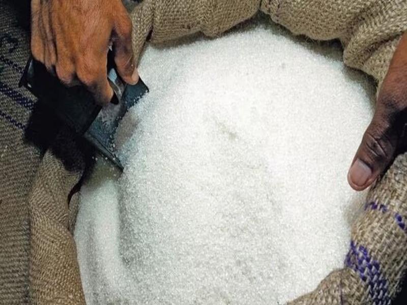 One percent reduction in sugar consumption 16 lakh tonnes of sugar production in the state in one and a half months | साखर उताऱ्यात एक टक्का घट; सव्वा महिन्यात राज्यात १६ लाख टन साखर उत्पादन