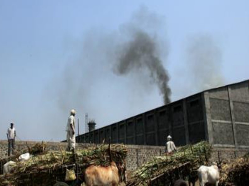  The boiler of the Sharad Sugar factory has been thrown after 15 years | शरद साखर कारखान्याचे बॉयलर १५ वर्षांनंतर पेटले