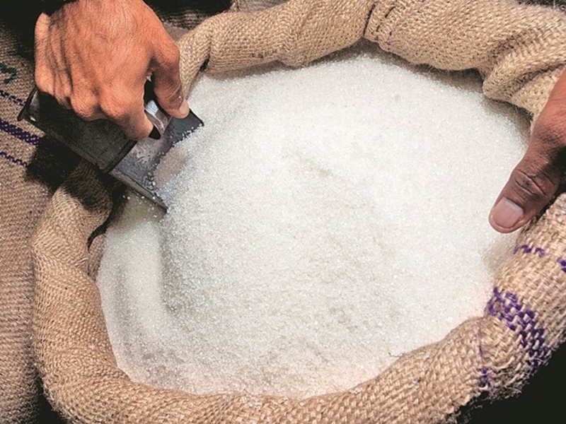 Central government increased import duty on sugar to 100 percent | पाकिस्तानचं तोंड साखरेने होणार 'कडू' ; मोदी सरकारचा झटका