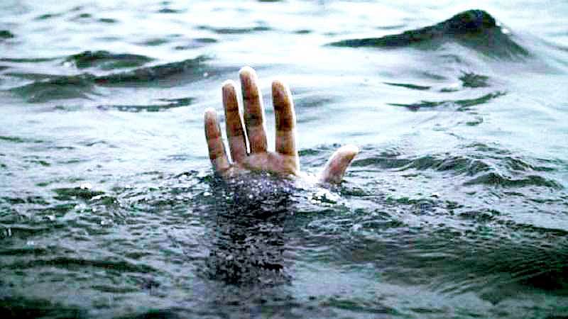 Lawyer commits suicide by jumping into ambazari lake Possibility of taking extreme step due to mental stress | नागपुरातील अंबाझरी तलावात उडी घेऊन वकिलाची आत्महत्या; कारण अस्पष्ट