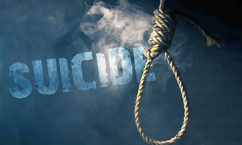 depressed over father's death MBA student allegedly commits suicide by hanging | वडिलांच्या मृत्यूमुळे अस्वस्थ झालेल्या विद्यार्थिनीने लावला गळफास