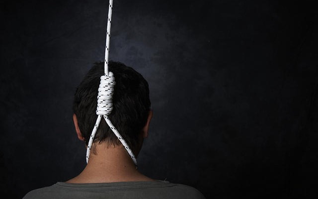 One's suicide due to abusive behavior from friends | मित्रांकडून अपमानास्पद वागणुकीमुळे एकाची आत्महत्या