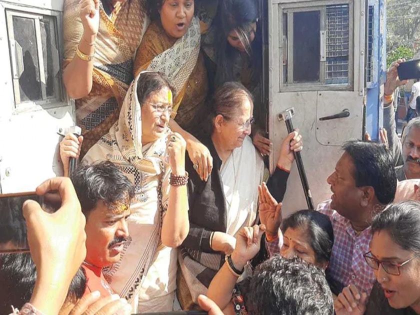 Sumitra Mahajan along with 353 BJP workers were in police custody | भाजपाच्या ३५३ कार्यकर्त्यांसह सुमित्रा महाजन पोलिसांच्या ताब्यात  