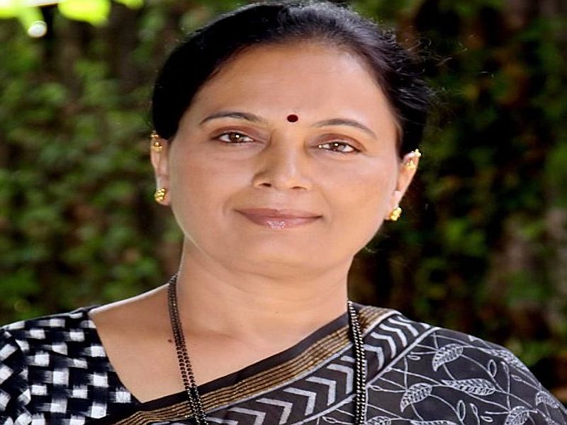 Sunanda Pawar to face challenge without singing | रडगाणे न गाता आव्हानाला सामोरे जा- सुनंदा पवार