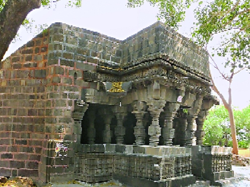 Dhawakeshwar temple with a breathtaking art | घामावती तीरीचे सुबक शिल्पांकित खडकेश्वर मंदिर