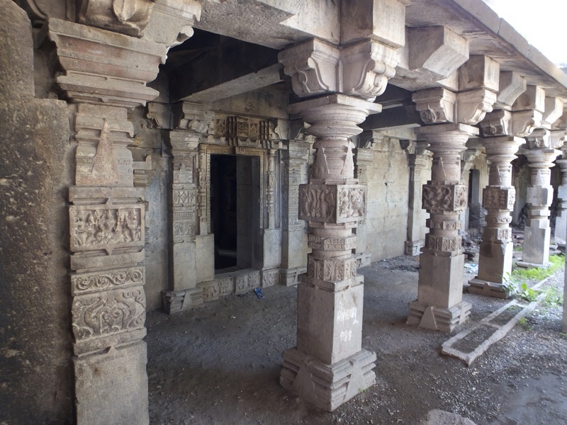 Temples and monasteries of Chakamalpa | चकलांब्यातील मंदिर व मठसंपदा