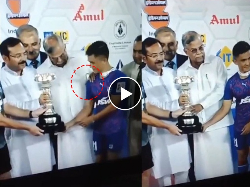 West Bengal Governor La. Ganesan pushes Sunil Chhetri aside for a PHOTO during the Durand Cup trophy ceremony, ‘Disgusting’ says Aakash Chopra,  | Durand Cup Final: राज्यपालांनी 'फोटो'साठी भारताच्या कर्णधाराचा केला अपमान; क्रिकेटपटू आकाश चोप्राने टोचले कान, Video 