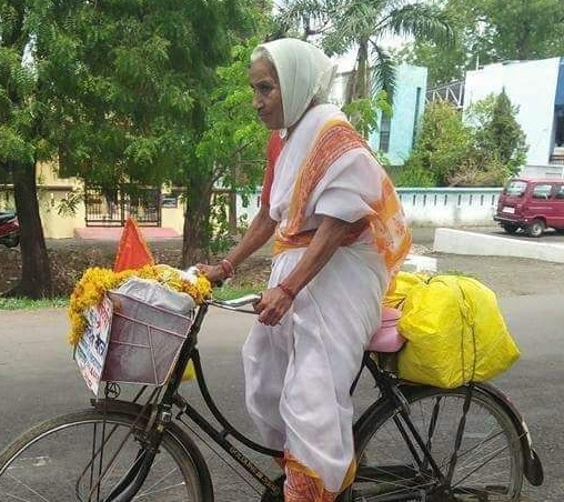 The 70-year-old Super grandmother set out on a bicycle tour of India | ७० वर्षांच्या सुपरआजी सायकलवरून निघाल्या भारतभ्रमणाला