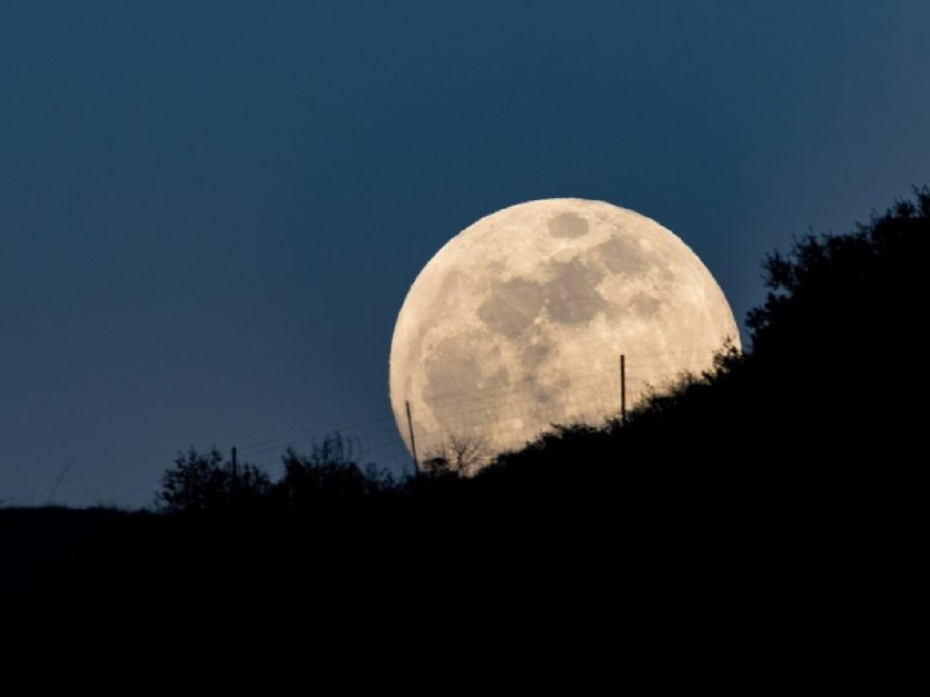 Supermoon 2022: Moon approaches Earth today; Indians will get to see the captivating view of Supermoon | Supermoon 2022: आज पृथ्वीच्या जवळ येणार चंद्र; भारतीयांना 'या' वेळेला पाहायला मिळणार सुपरमूनचे मनमोहक दृष्य