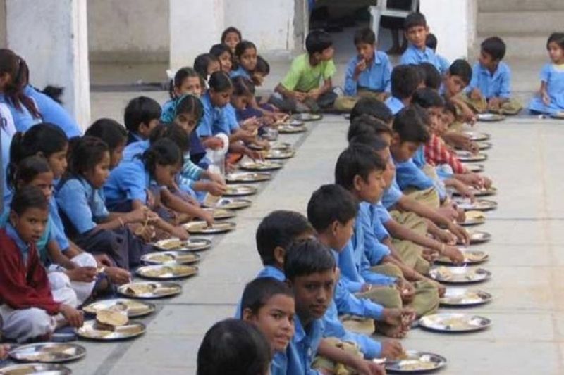 Supplementary food for students in drought-hit villages will stop from today! | दुष्काळग्रस्त गावांमधील विद्यार्थ्यांचा पूरक आहार आजपासून होणार बंद!