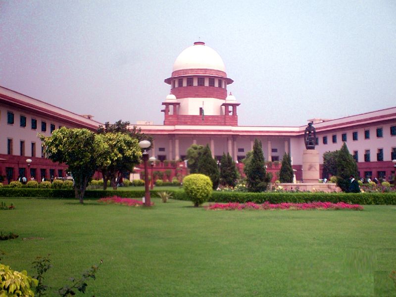 The Supreme Court has upheld the death sentence itself! | स्वत: कायम केलेली फाशी सुप्रीम कोर्टानेच रद्द केली!