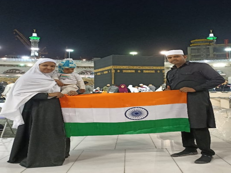 Indian flag hosting in saude arbia by police employee | प्रजासत्ताक दिनाला पोलिसाने फडकविला मक्का मदिना येथे तिरंगा 