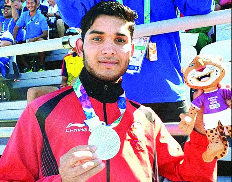 Suraj Panwar has won the historic silver in athletics | सूरज पनवारने अ‍ॅथलेटिक्समध्ये पटकावले ऐतिहासिक रौप्य