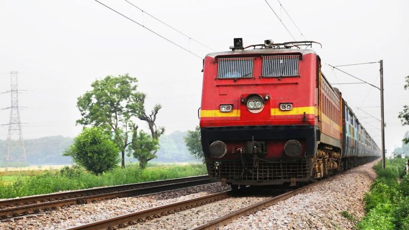 Surat-Amravati superfast special train will run from Friday | सूरत-अमरावती सुपरफास्ट विशेष रेल्वेगाडी शुक्रवारपासून धावणार
