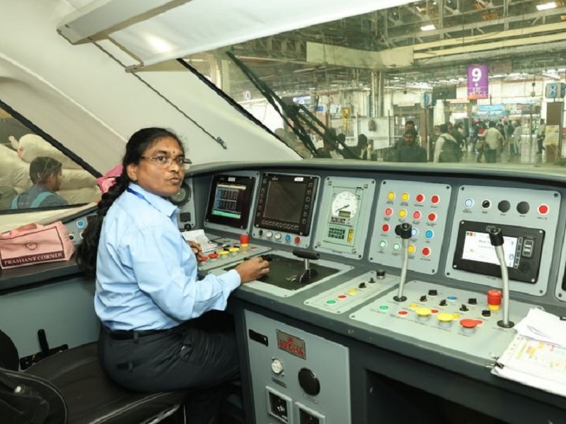 steering of 'Vande Bharat' is in the hands of a female loco pilot surekha yadav | Vande Bharat Express | कौतुकास्पद! ‘वंदे भारत’चे स्टेरिंग महिला लोको पायलटच्या हाती