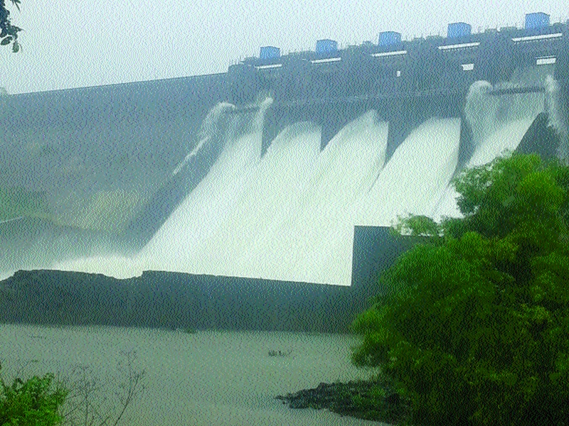 Surya-Dhamani dam, which supplies water to Vasai-Virar city, has 32.62 per cent water storage | वसई-विरार शहराला पाणीपुरवठा करणाऱ्या सूर्या-धामणी धरणात 32.62 टक्के पाणीसाठा
