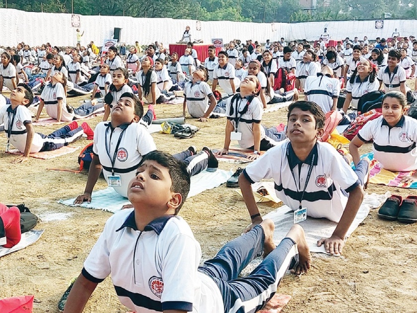 One hundred and nine thousand Surya Namaskars by the students | विद्यार्थ्यांनी घातले एक लाख नऊ हजार सूर्यनमस्कार