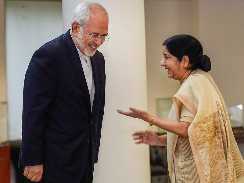 no restrictions on Iran- Sushma Swaraj; Foreign Minister of Iran visits India | इराणवर कोणतीही बंधने नाहीत- सुषमा स्वराज; इराणचे परराष्ट्र मंत्री भारताच्या दौऱ्यावर