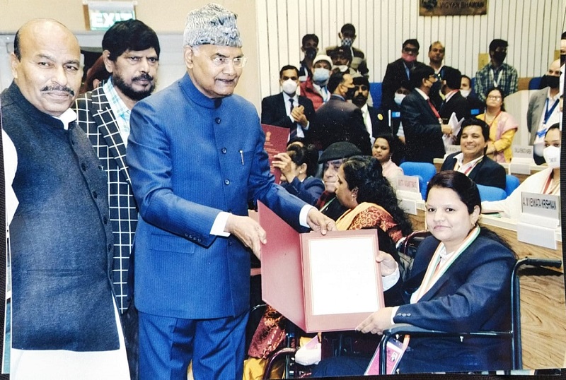 President honors table tennis player Vaishnavi Sutar | टेबल टेनिसपटू वैष्णवी सुतार यांचा राष्ट्रपतींच्या हस्ते गौरव