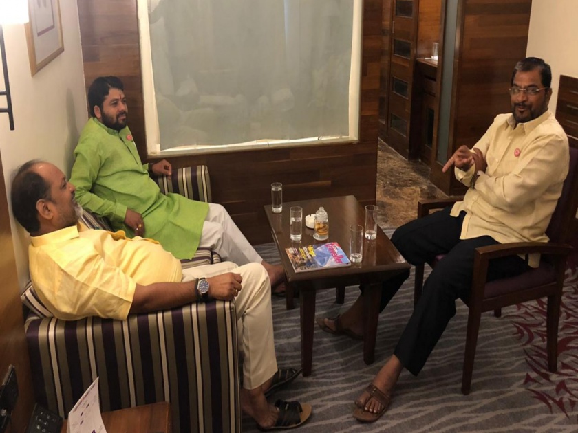 'Secret pressure' meeting of Raju Shetty and Mahadev Jankar in Pune | पुण्यात राजू शेट्टी आणि महादेव जानकर यांची 'गुप्त दबाव' बैठक 