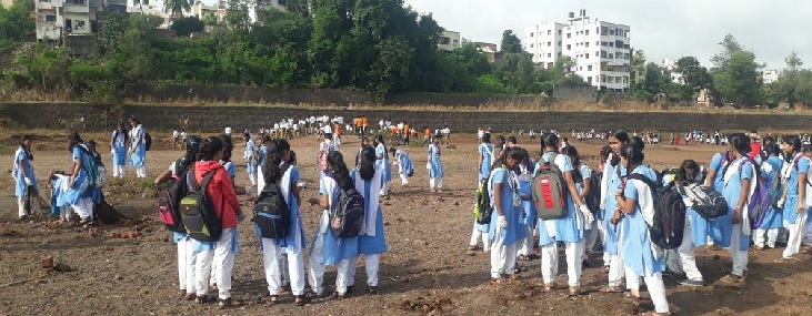 'Krishnakath' cleansed with thousands of hands | हजारो हातांमुळे ‘कृष्णाकाठ’ निर्मल -: महास्वच्छता अभियान
