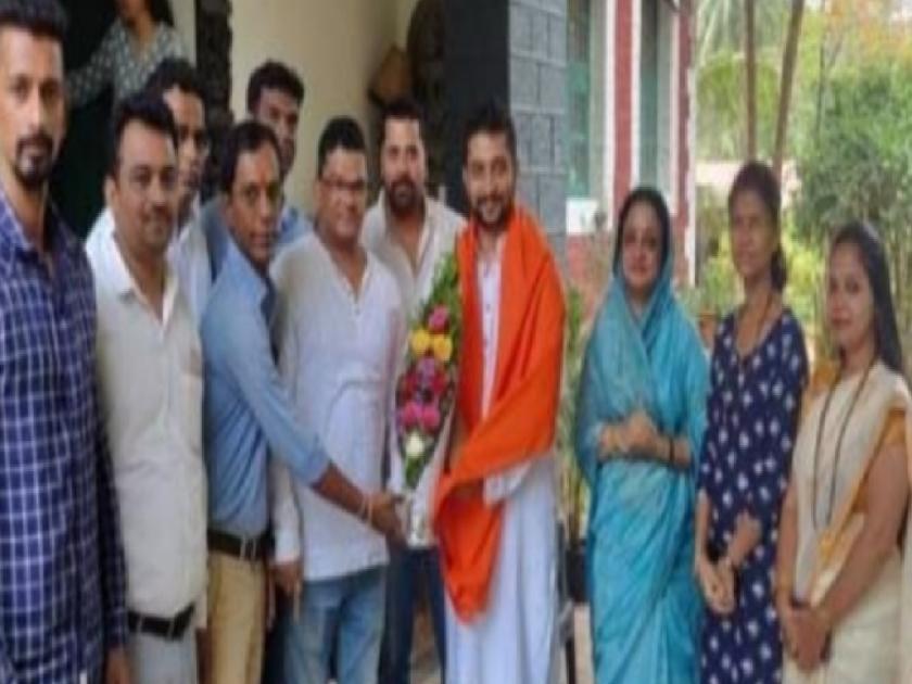 Yuvraj Lakham Sawant Bhosale who joined BJP arrives in Sawantwadi | भाजपात प्रवेश केलेल्या युवराज लखम सावंत-भोसलेंचे सावंतवाडीत आगमन, पण..