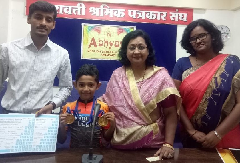 Two gold medals to Swaraj giri of abhyasa school | अभ्यासा शाळेच्या स्वराजला दोन सुवर्णपदके