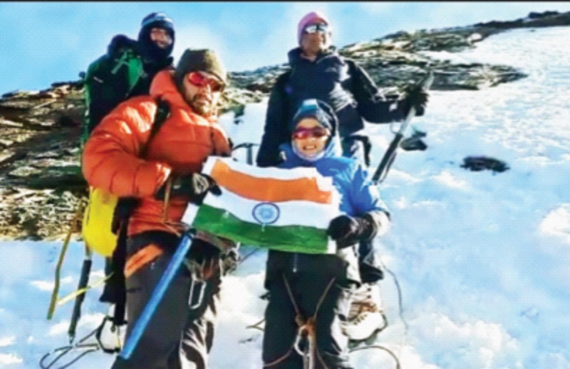 Ten-year-old swarup climb to Himalayan peaks; The first Indian child climber to climb two peaks in a single expedition | Ahmednagar : दहा वर्षांच्या स्वरूपने सर केली हिमालयातील शिखरे; एकाच मोहिमेत दोन शिखरे चढणारा पहिलाच भारतीय बाल गिर्यारोहक