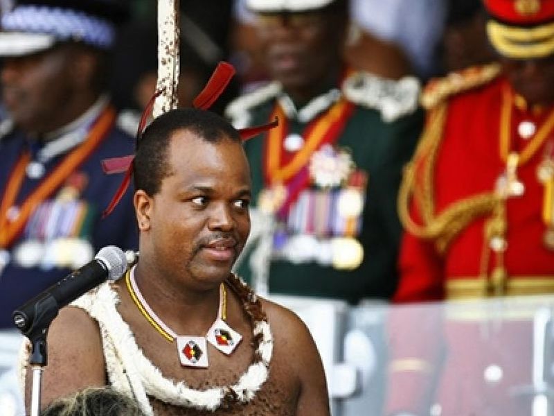 Swaziland king renames country 'the Kingdom of eSwatini' | म्हणून त्यांनी देशाचं नाव बदललं... आफ्रिकेतील पूर्ण राजेशाही असणारा शेवटचा देश