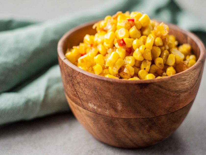 Sweet corn is a healthy snacks know its health benefits | स्वीट कॉर्न ठरतं हेल्दी स्नॅक्स; दाण्यांसोबतच धागेही फायदेशीर