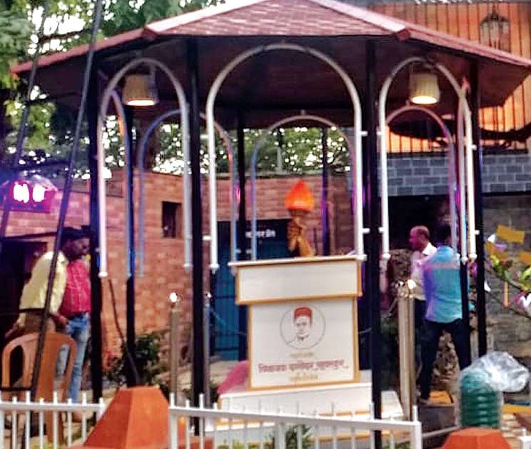  Savarkar's History of the Memorial Gadkari will be inaugurated today in Rangayatan | स्मृतिस्तंभातून उलगडणार सावरकरांचा इतिहास; गडकरी रंगायतनमध्ये आज उद्घाटन होणार