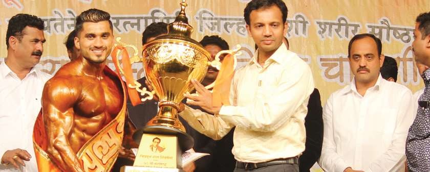 Akshay becomes the standard of 'Maharashtra Kumar'; Success achieved for the second time in a row | अक्षय ठरला ‘महाराष्ट्रकुमार’चा मानकरी; सलग दुसऱ्यांदा मिळविले यश
