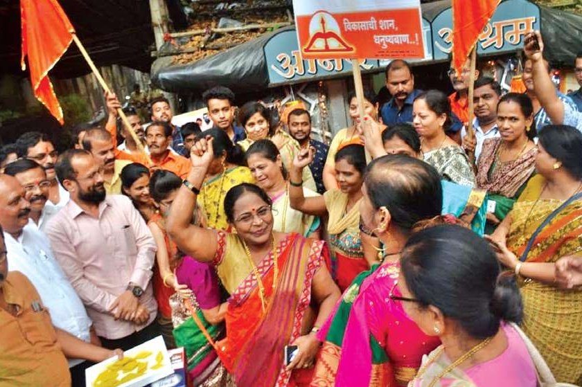 Shiv Sena enthusiasts in Thane; Eknath Shinde elected as group leader | ठाण्यात शिवसैनिकांचा जल्लोष; एकनाथ शिंदे यांची गटनेतेपदी निवड