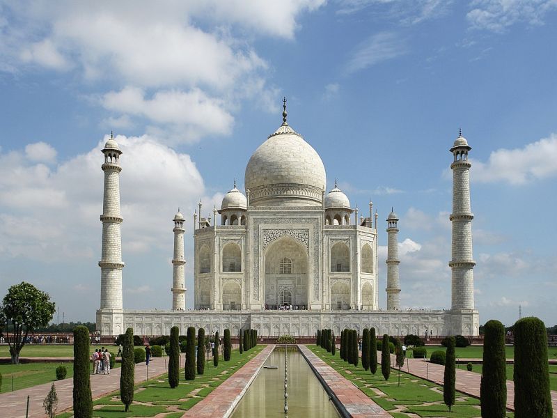 Sangh's organization says Taj Mahal is a symbol of women's insults, but important for art | संघाची संघटना म्हणते ताजमहाल महिलांच्या अपमानाचे प्रतीक, पण कलेच्या दृष्टीने महत्त्वपूर्ण 