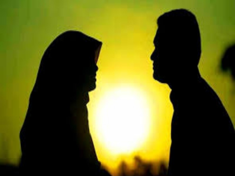 Case is filed against husband who given wife an oral talaq | न्यायालयातच तोंडी तलाक देणाऱ्या पतीविरुद्ध गुन्हा दाखल 