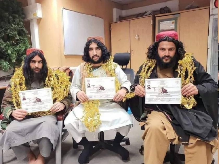 Taliban Pilots: 'These' are pilots approved by the Taliban government in Afghanistan | Taliban Pilots: हसावं की रडावं..? 'हे' आहेत अफगाणिस्तानातील तालिबानने ट्रेनिंग दिलेले वैमानिक, फोटो व्हायरल