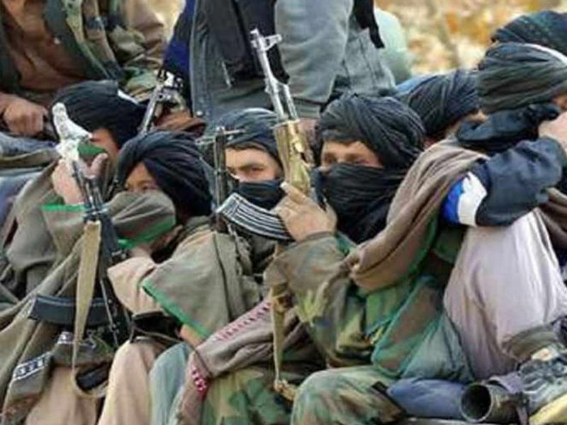 Taliban take more than 100 people hostage | 100 हून अधिक नागरिकांचे तालिबानकडून अपहरण, महिलांसह मुलांचा समावेश 